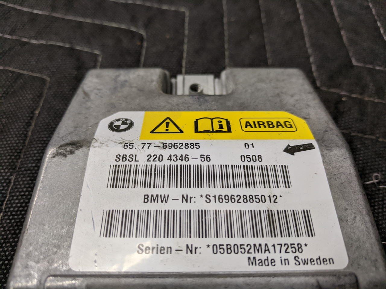 BMW E61/E61/E63 Airbag Sensor Module B-Pillar 65776962885 - Image 2