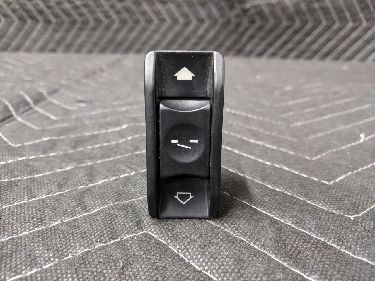 BMW E38/E46/E53/E60/E61/E63/E83 X3 X5 Sliding Sunroof Switch 61318352182