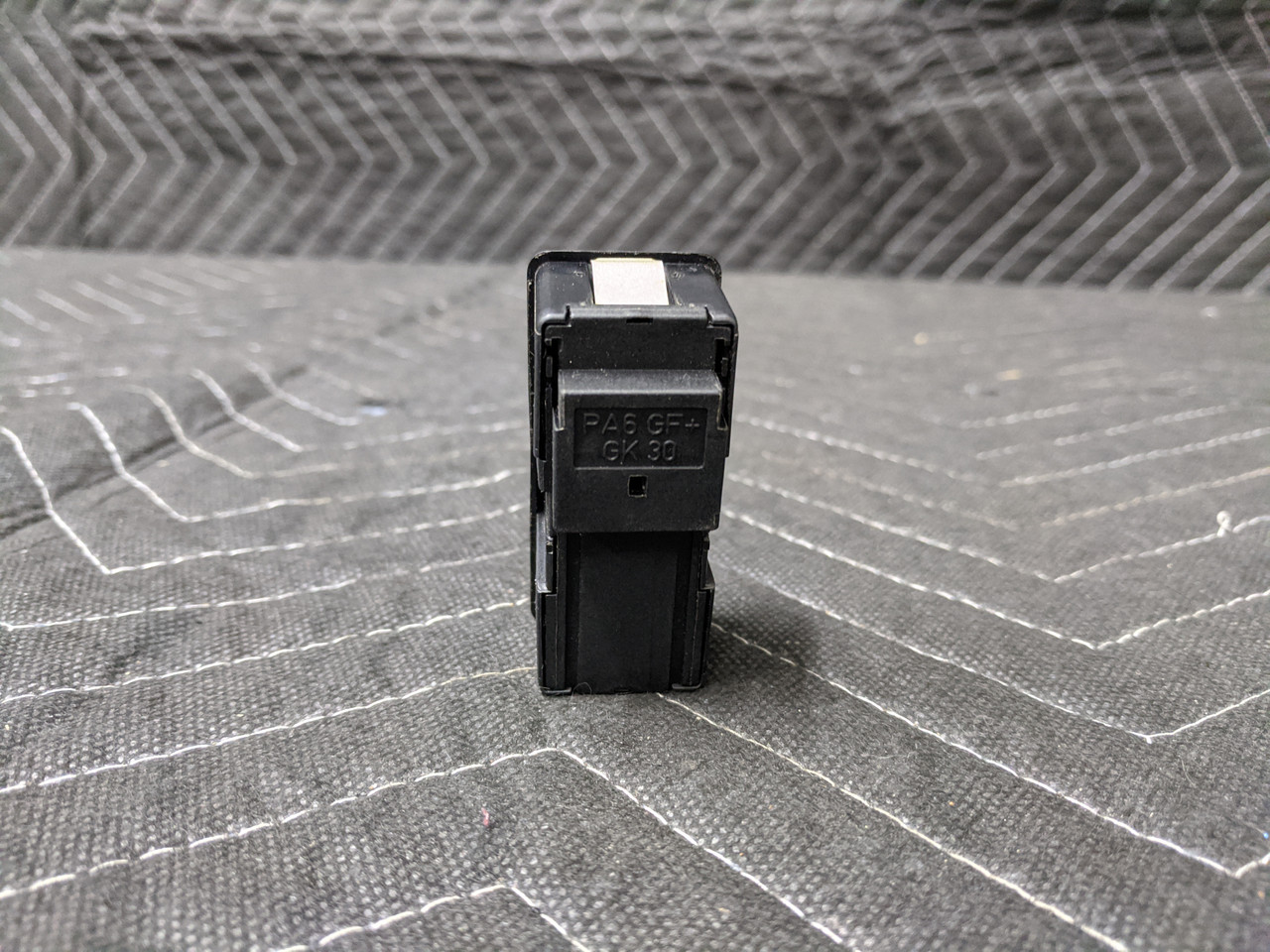 BMW E38/E46/E53/E60/E61/E63/E83 X3 X5 Sliding Sunroof Switch 61318352182 - Image 5