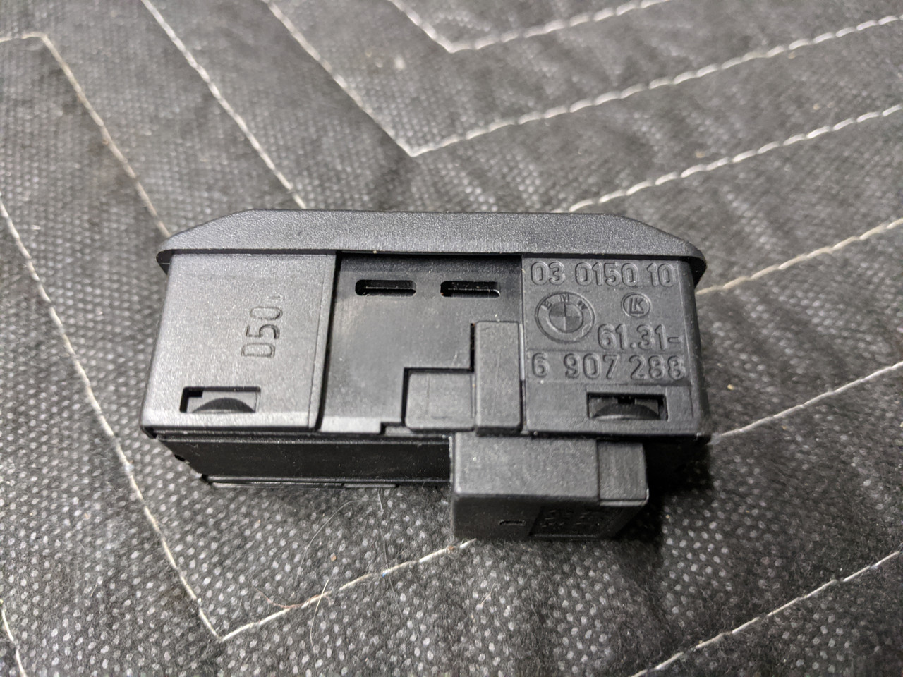 BMW E38/E39/E46/E53/E60/E83 Sliding Sunroof Switch 61316907288 - Image 3