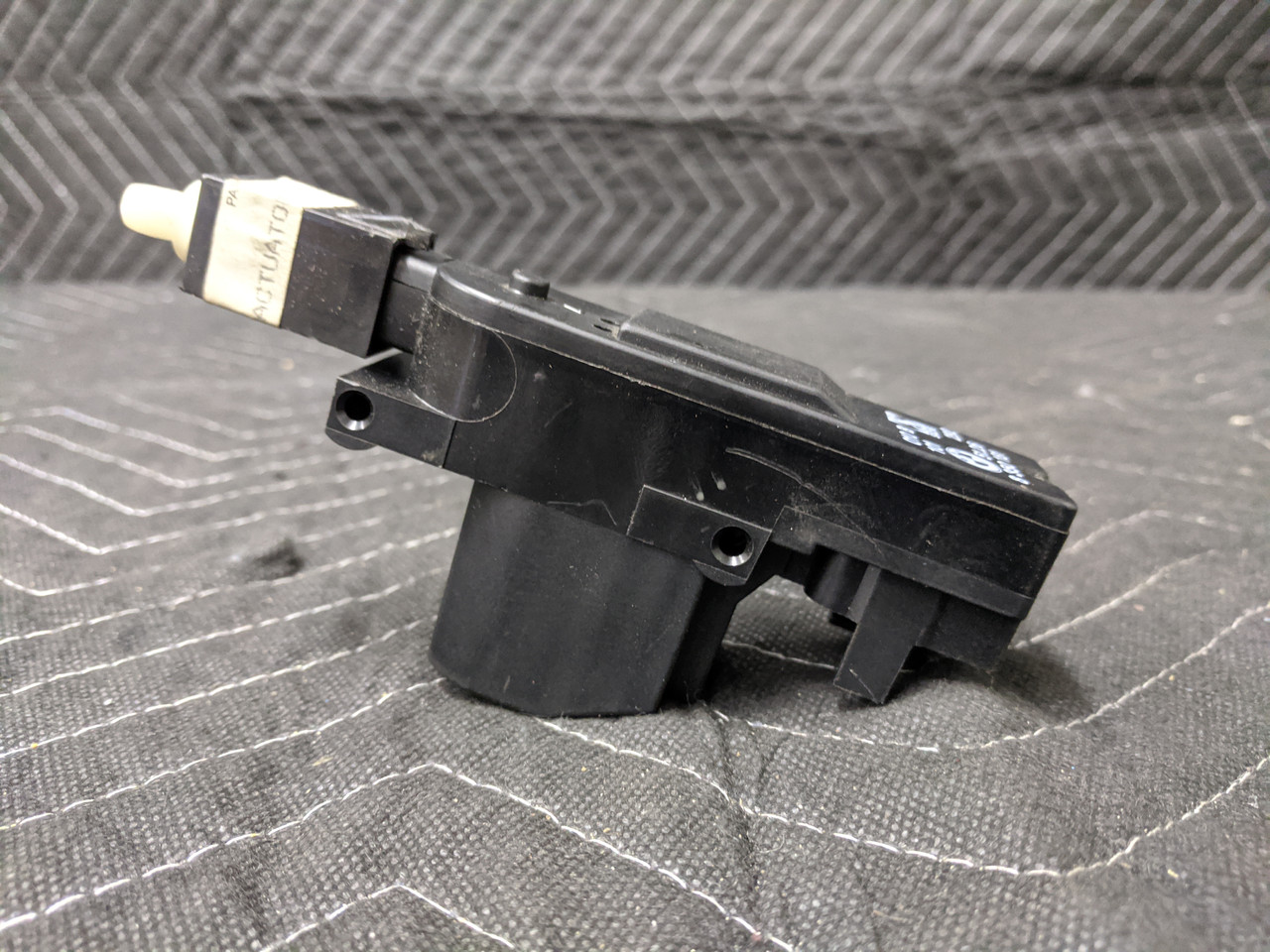 BMW E24/E32/E34 Trunk Lid Actuator 51268350181 - Image 4