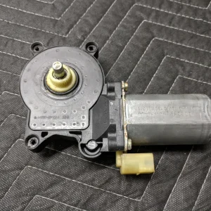 BMW E46/E53/E64/E85 Window Regulator Lifter Motor Bosch 0130821716 67628362063