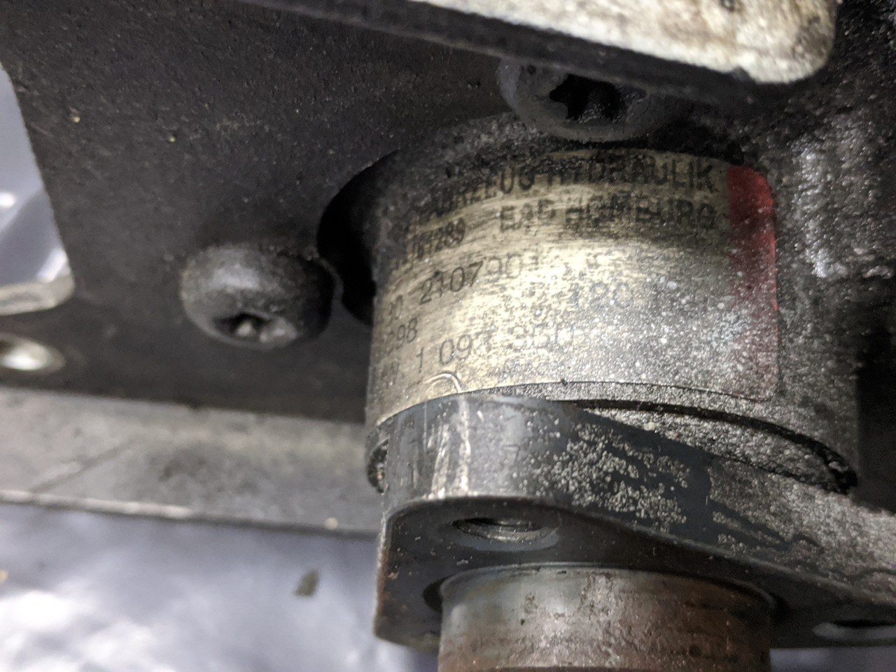 BMW E36 3-Series Power Steering Pump LUK 32411093360 - Image 2