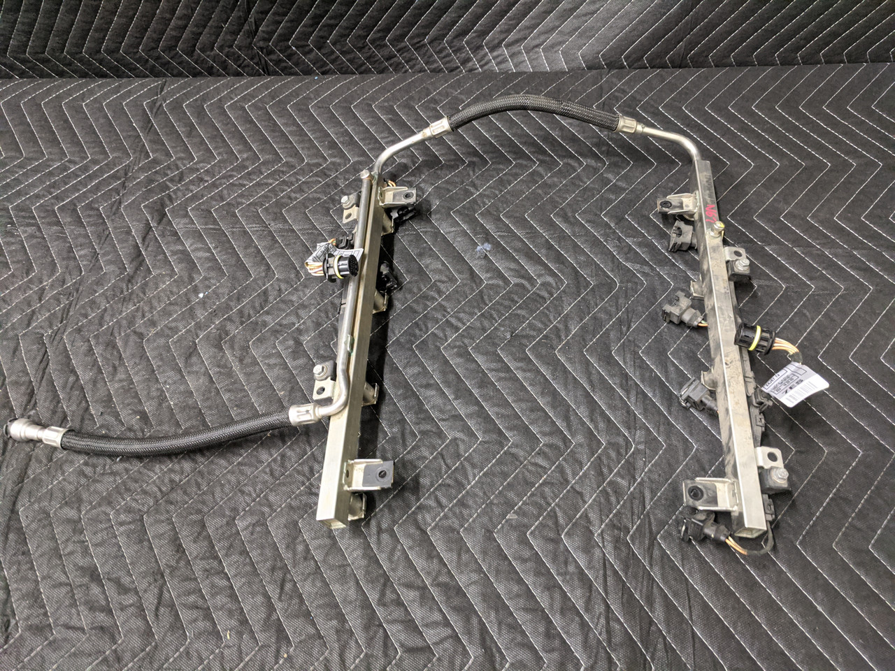 BMW E60/E61/E63/E64/E65/E66/E67 Fuel Injector Rail W/ Cable Harness 12517549051