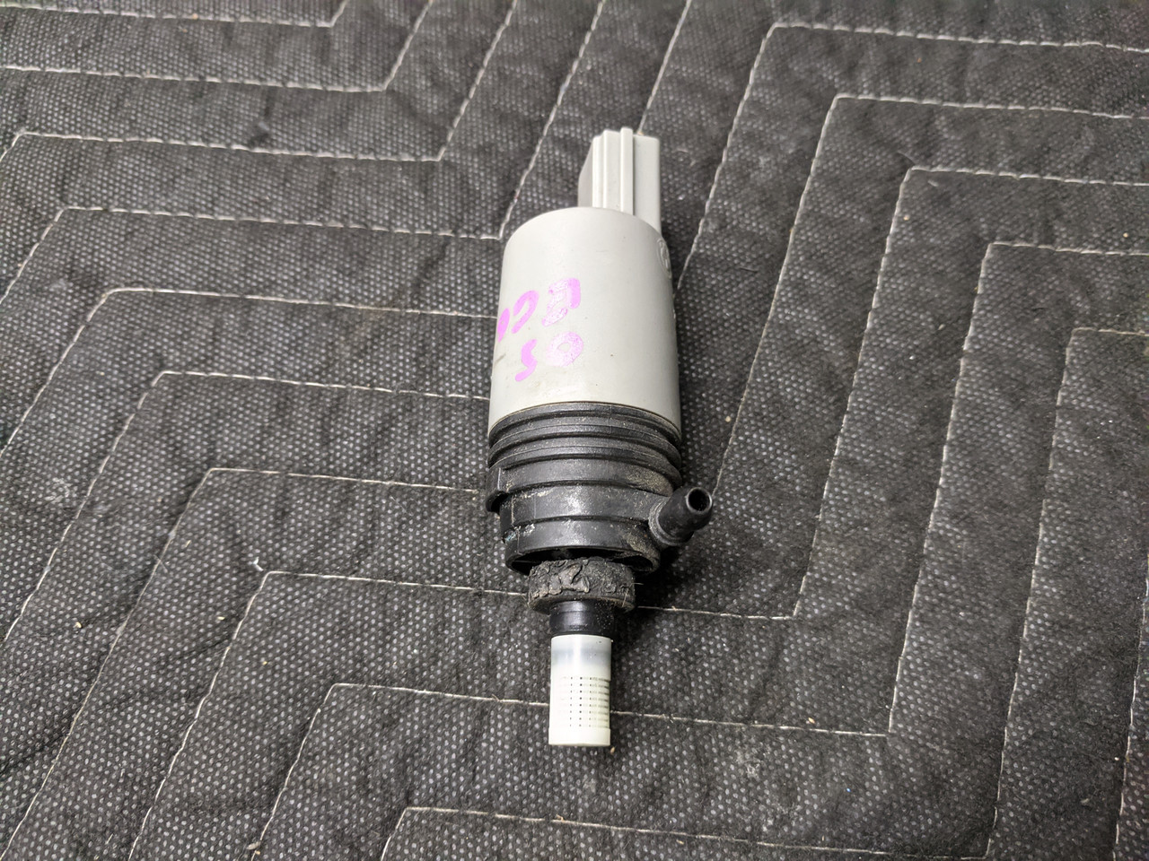 BMW E60/E61/E63/E64 Windshield Washer Fluid Pump 67126934159
