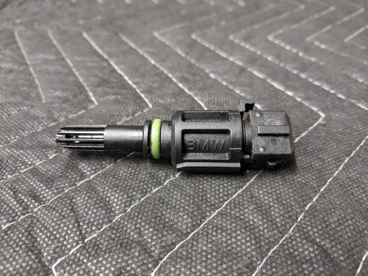 BMW E31/E36/E38/E39/E46 Intake Air Temperature Sensor 13621739510