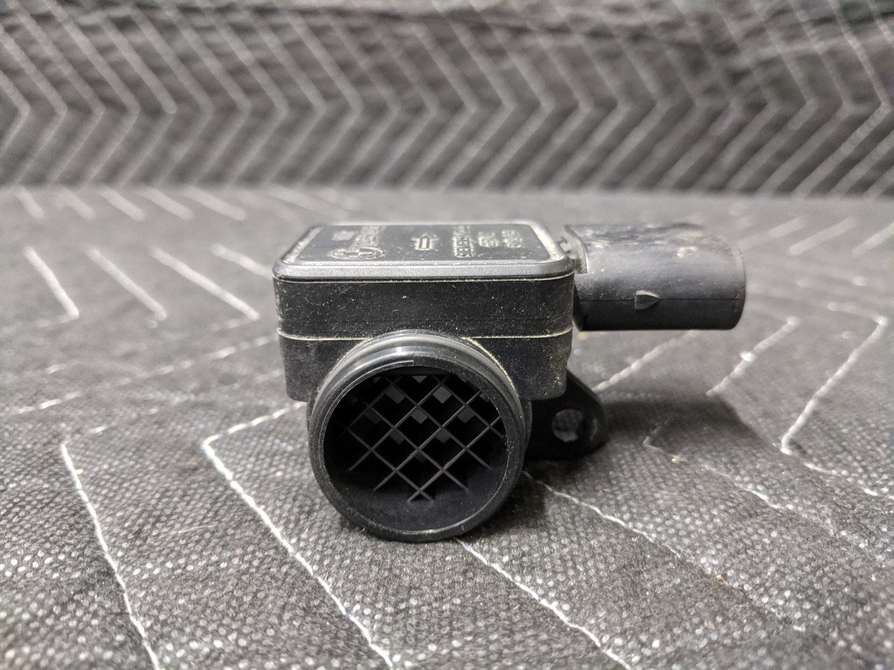 BMW E46/E53/E60/E64/E83/E84/E90 Secondary Air Injection Mass Air Flow Sensor 11721438814 - Image 3
