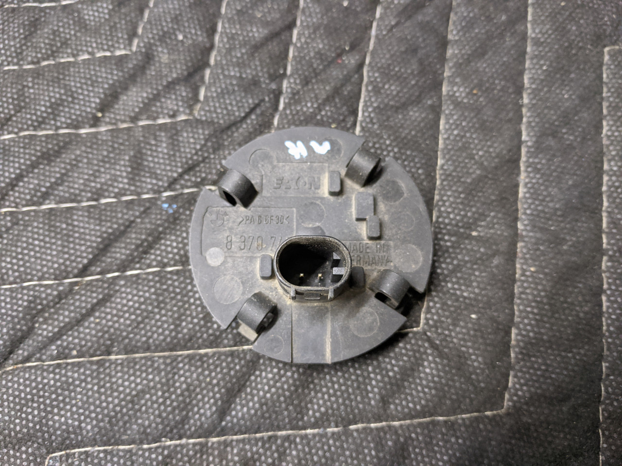 BMW E46/E52/E83/E85 Thermo Switch Heatable Spraying Nozzle 61318370747 - Image 2