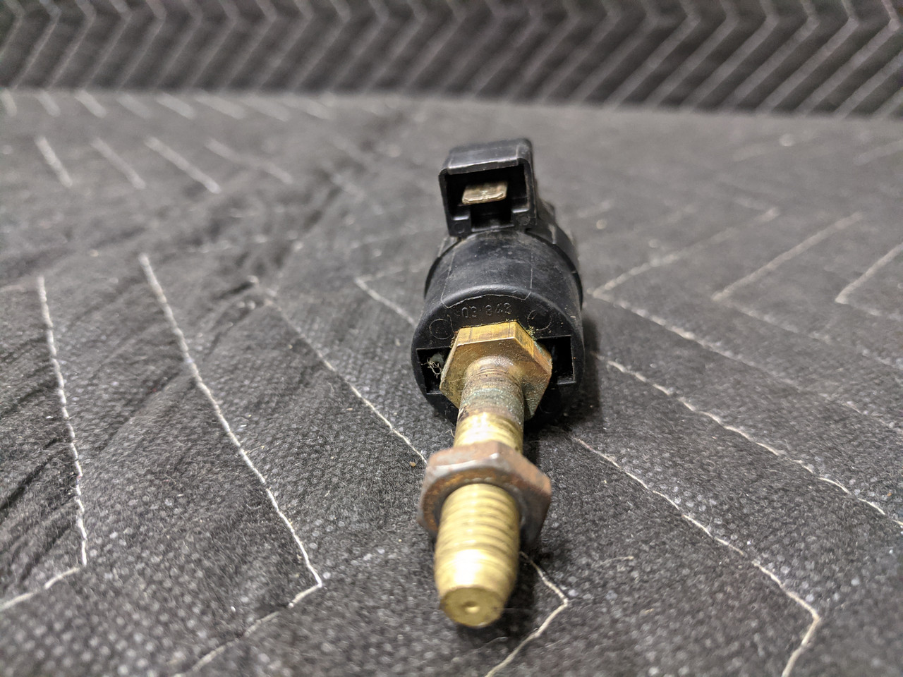 BMW E23/E24/E28/E30/E31 Kick-Down Switch 35421180441 - Image 6