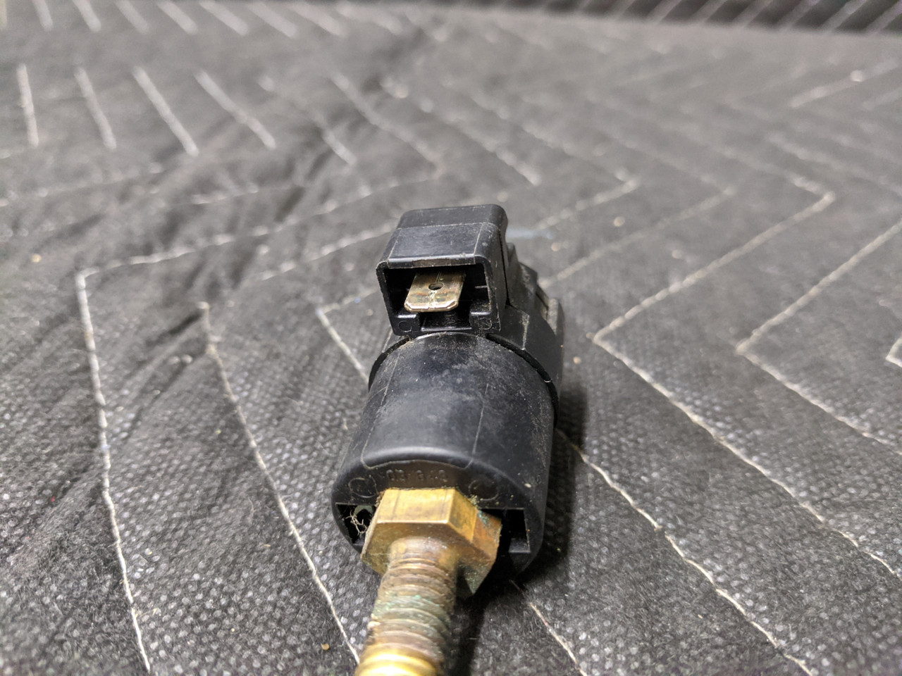 BMW E23/E24/E28/E30/E31 Kick-Down Switch 35421180441 - Image 4