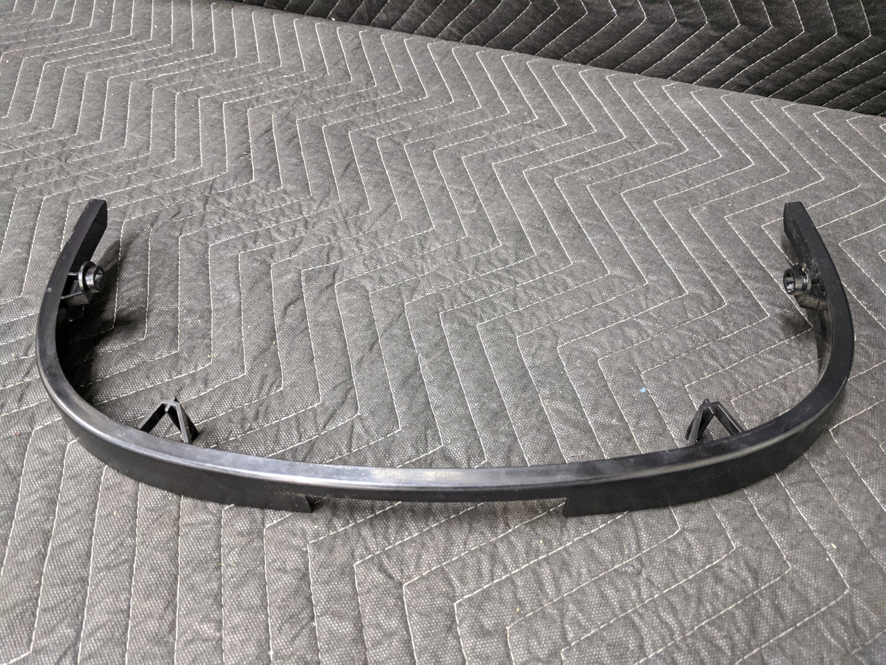 BMW E46 3-Series Front Seat Lower Trim Cover Schwarz 8226426