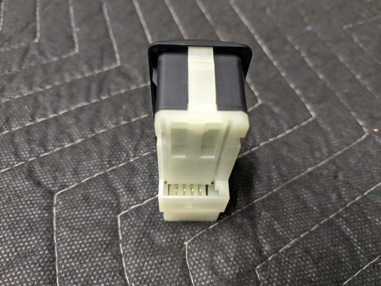 BMW E60/E61/E63/E64/E83 Passenger Airbag Off Indicator 61316977788 - Image 5
