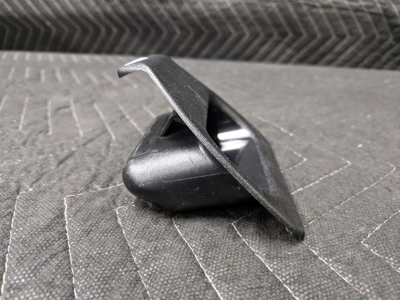 BMW E31/E32/E34 Trunk Handle 51498114501 - Image 3