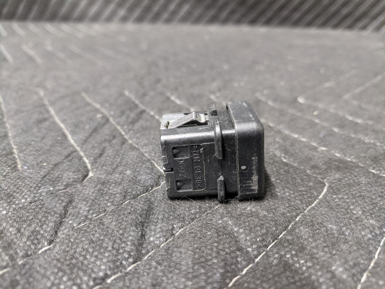 BMW E36 3-Series Central Locking System Switch 61318368931 - Image 3
