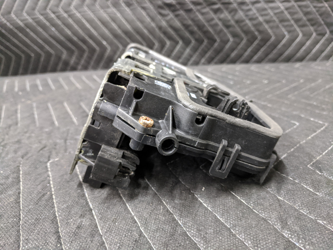 BMW E90/E91/E92/E93 Door Lock Actuator Driver Left 51217059967 - Image 4