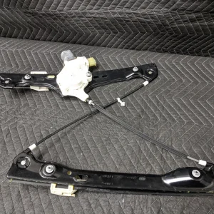 BMW E90/E91 Window Regulator Front Right 51337140588