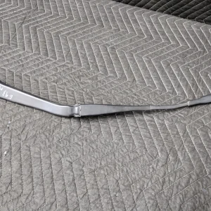 BMW E90/E91/E92/E93 Left Driver Windshield Wiper Arm 61617253386