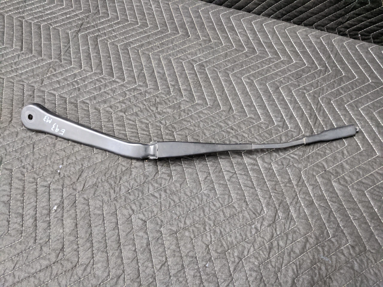 BMW E90/E91/E92/E93 Left Driver Windshield Wiper Arm 61617253386