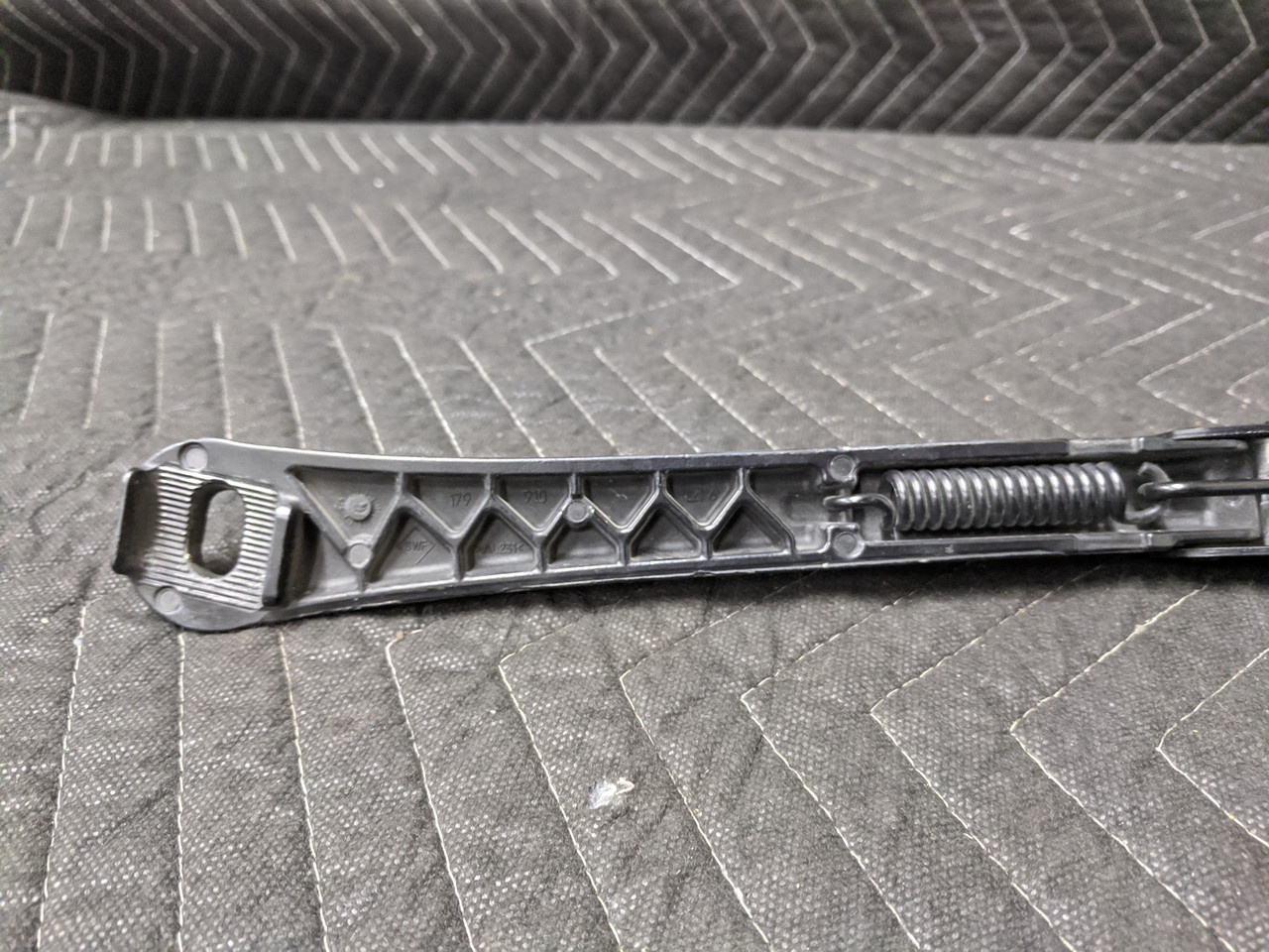 BMW E60/E61/E63/E64 Left Driver Windshield Wiper Arm 61617035099 - Image 6