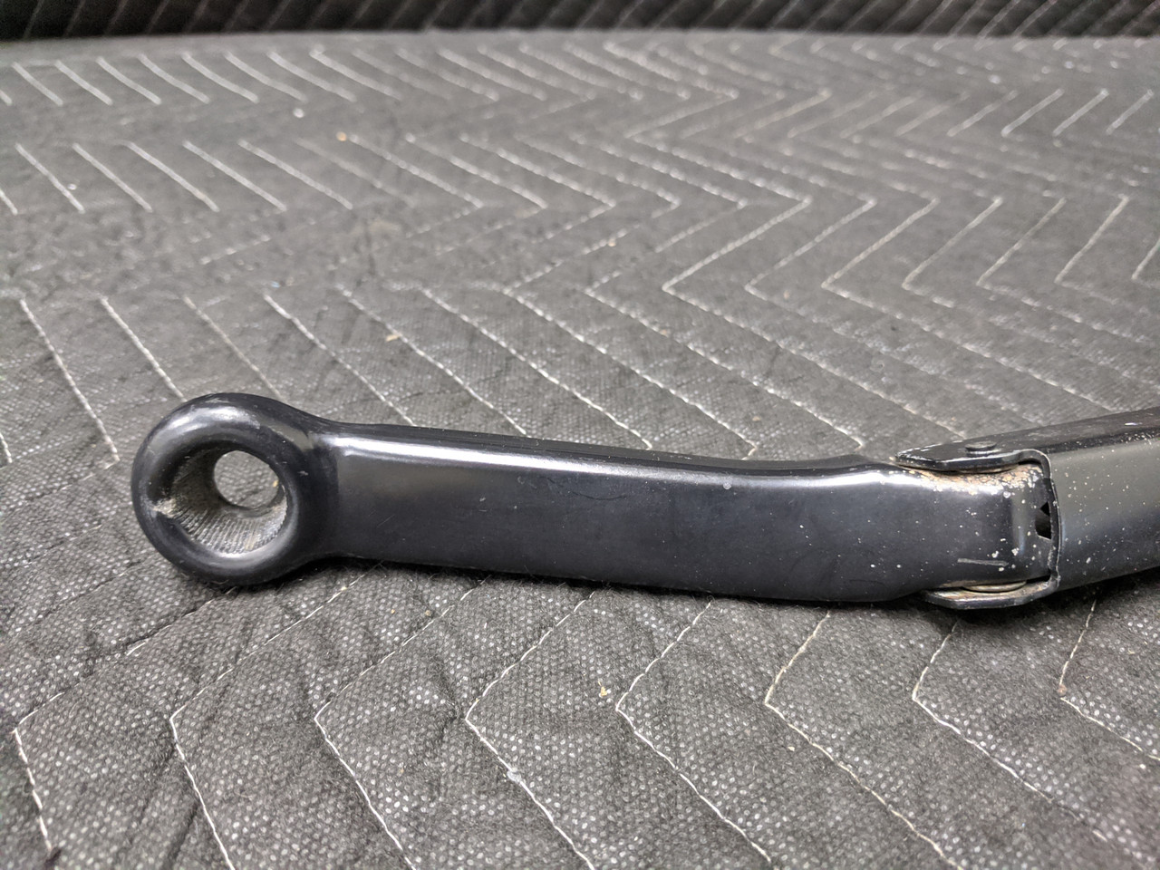 BMW E46 3-Series Left Driver Windshield Wiper Arm 61618225993 - Image 5