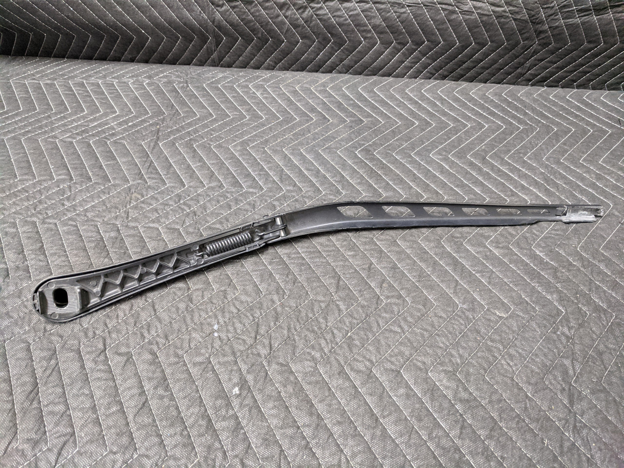 BMW E60/E61/E63/E64 Left Driver Windshield Wiper Arm 61617198597 - Image 2