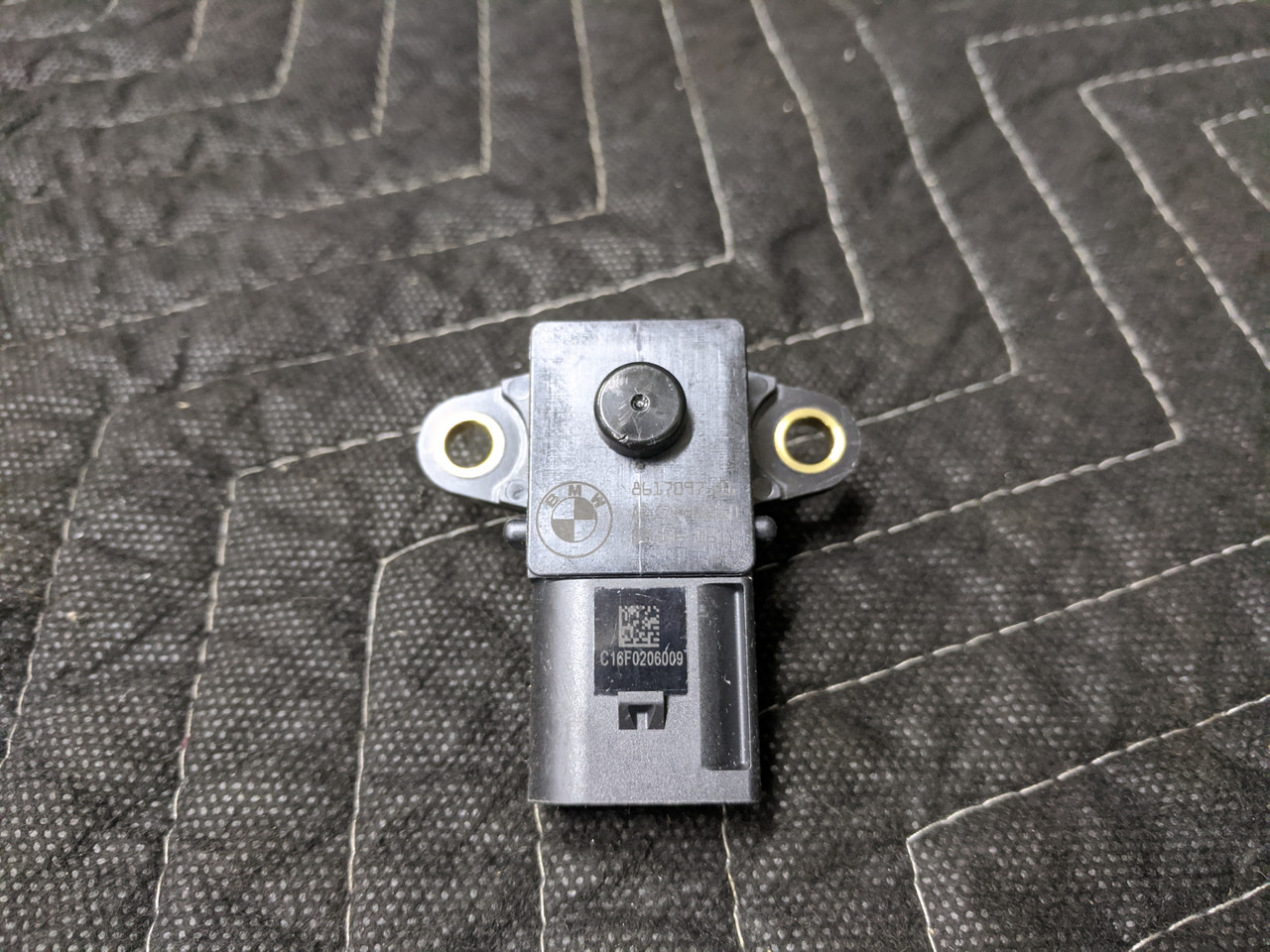 BMW E60/E65/E90 Differential Air Pressure Sensor 13628617097