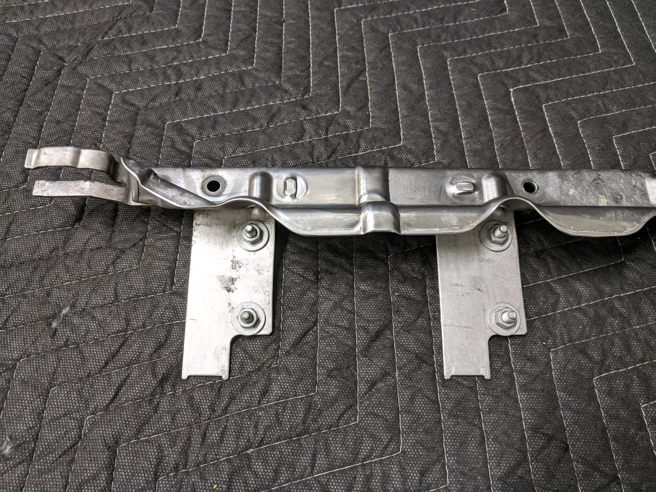 BMW E82/E88/E90/E91/E92/E93 Bracket With Heat Shield 13717558316 - Image 4