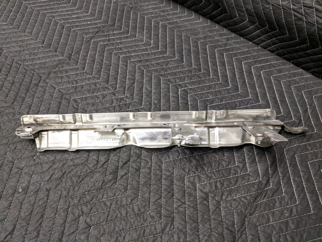 BMW E82/E88/E90/E91/E92/E93 Bracket With Heat Shield 13717558316 - Image 2