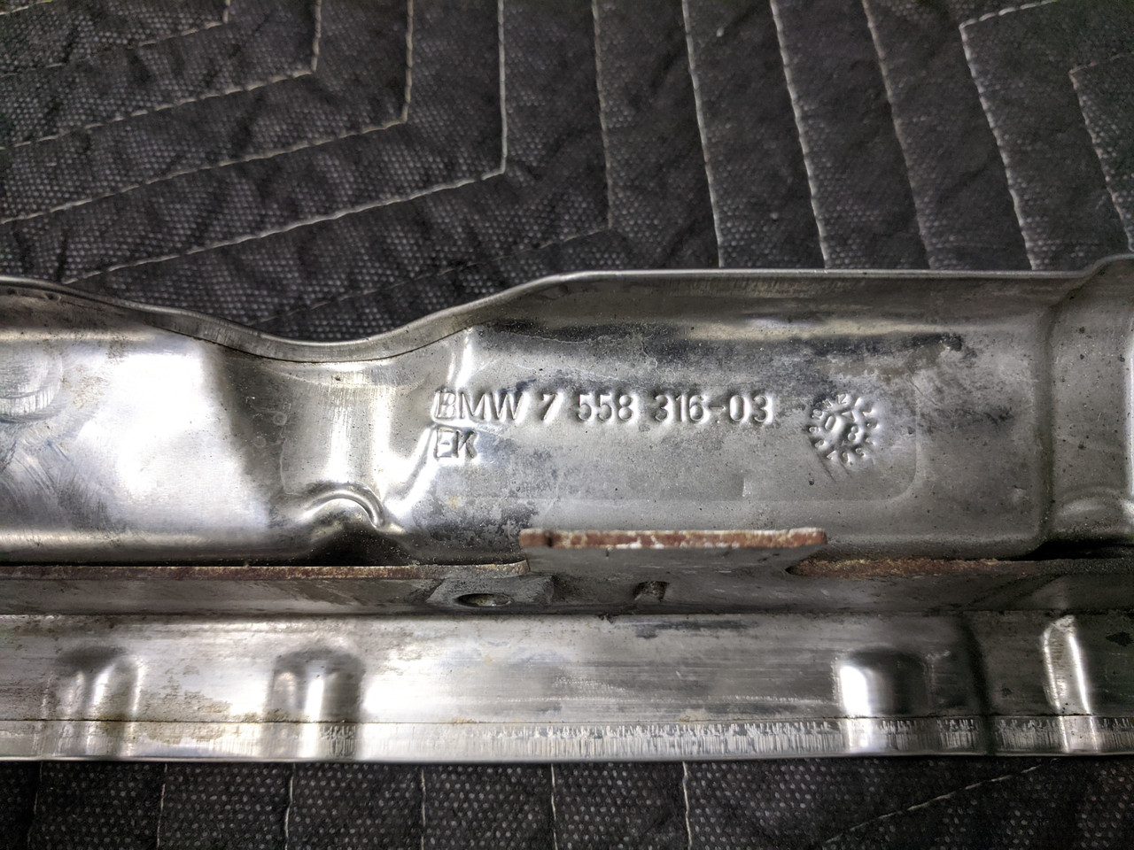 BMW E82/E88/E90/E91/E92/E93 Bracket With Heat Shield 13717558316 - Image 5