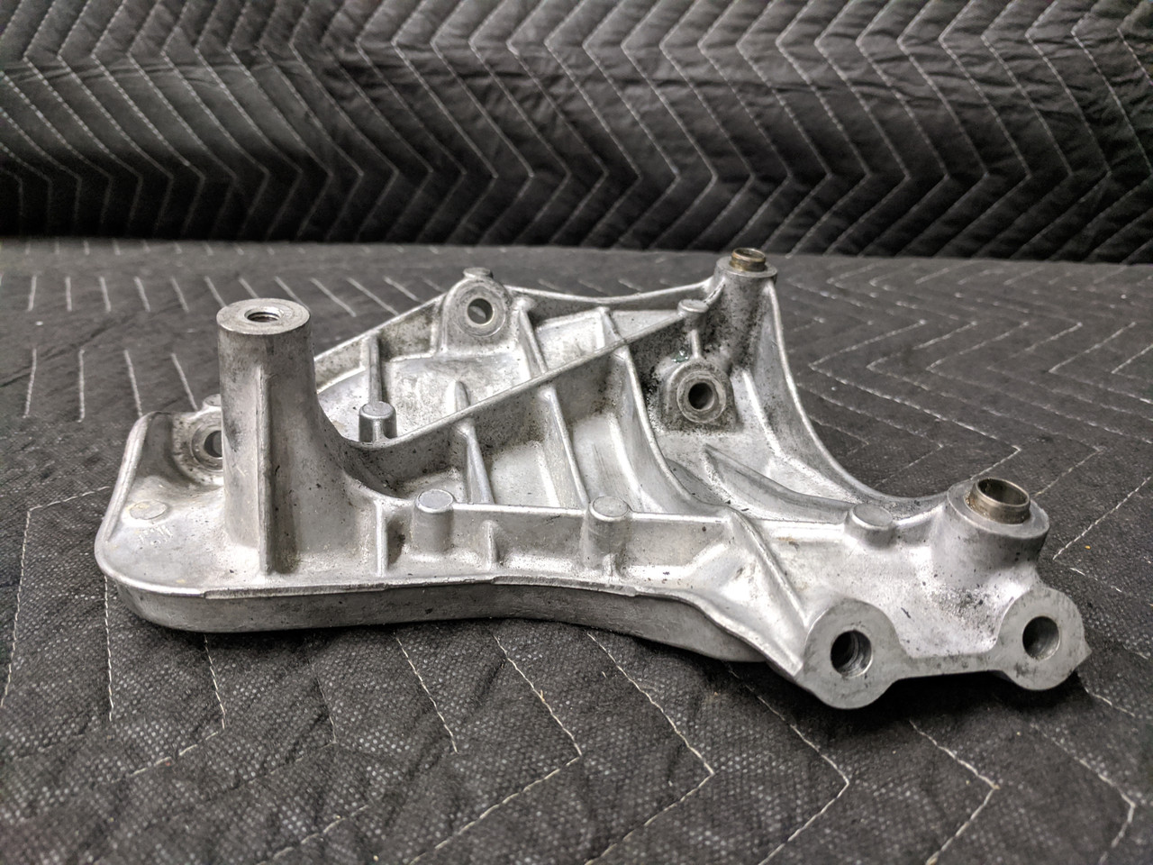 BMW E90/E91/E92/E93 A/C Compressor Support Bracket 64557556836 - Image 3