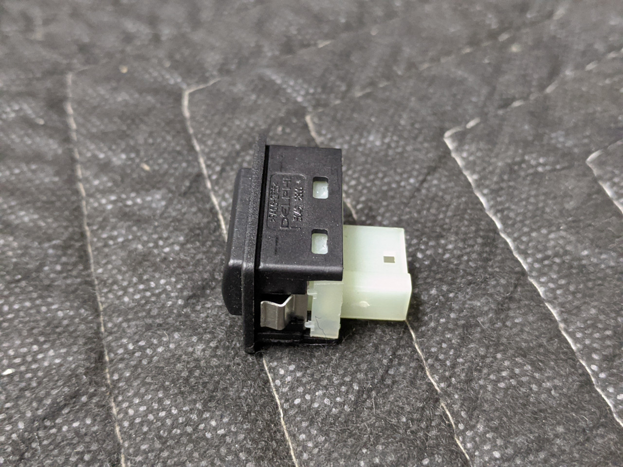BMW E60/E63/E64/E90 Trunk Unlock Switch 61316921846 - Image 2