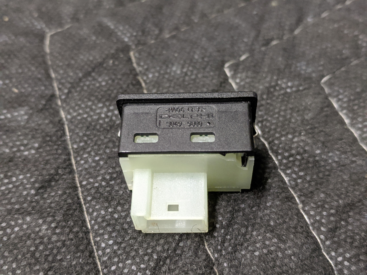 BMW E60/E63/E64/E90 Trunk Unlock Switch 61316921846 - Image 3