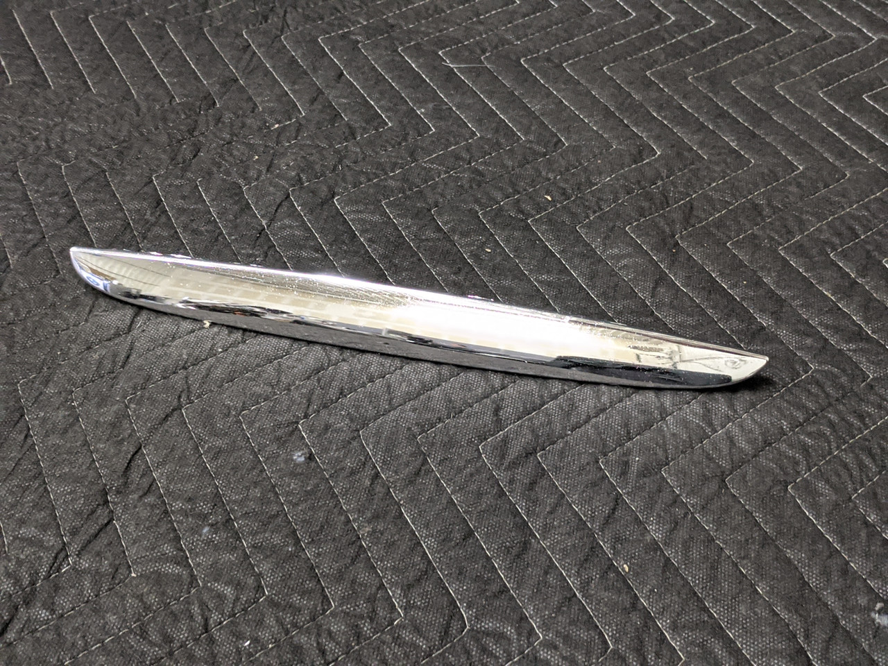 BMW E90/E91 3-Series Hood Grille Trim Chrome Left 51137117241