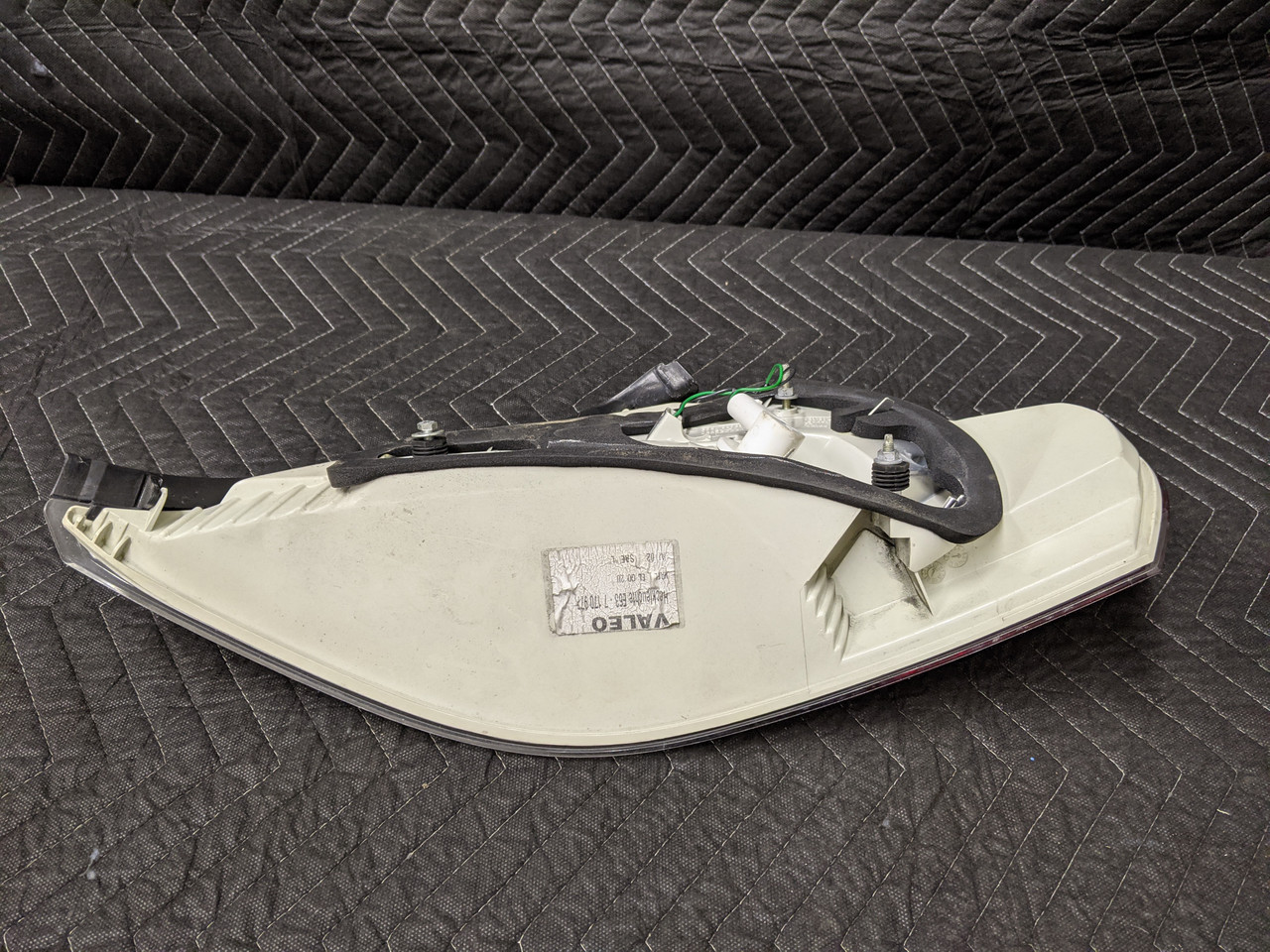 BMW E63/E64 6-Series M6 Tail Light Left Driver 63217170977 - Image 6
