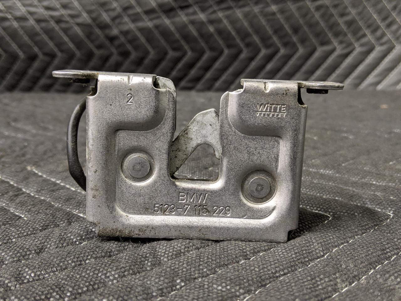 BMW E60/E61/E63/E64 5-Series 6-Series Hood Lock 51237008755
