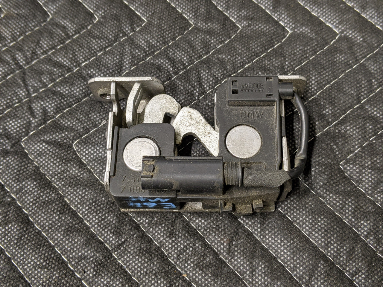 BMW E60/E61/E63/E64 5-Series 6-Series Hood Lock 51237008755 - Image 3