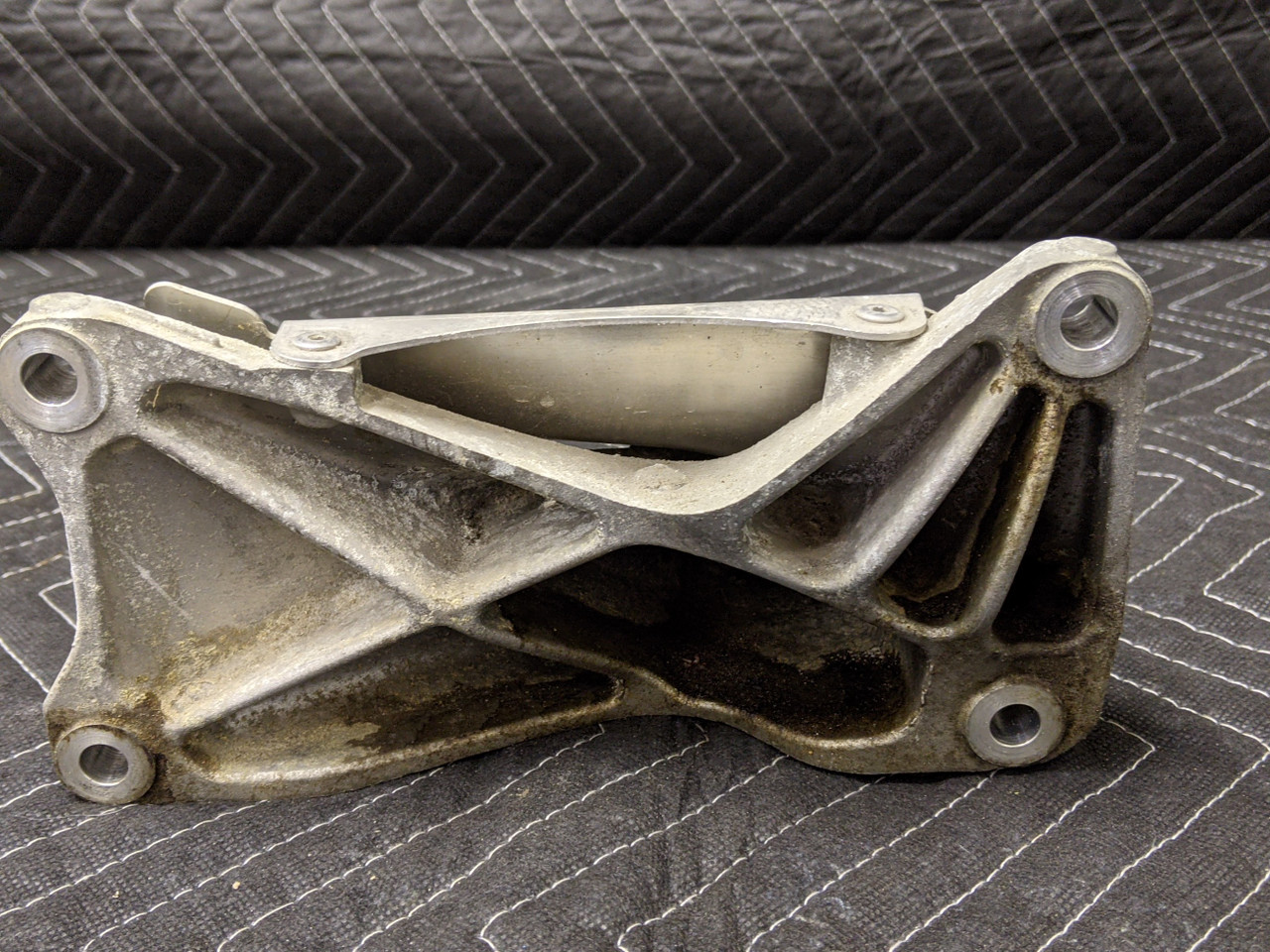 BMW E90/E92/E93 M3 S65 V8 Engine Support Bracket Right 22112283204 - Image 5
