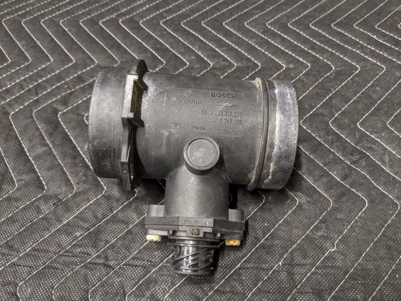 BMW E32/E34/E36/E38/E39 Mass Air Flow Meter Bosch 13621747155 - Image 2