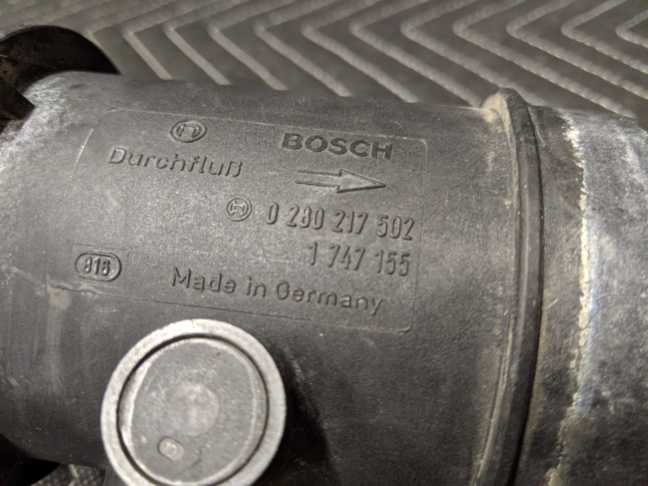 BMW E32/E34/E36/E38/E39 Mass Air Flow Meter Bosch 13621747155 - Image 3