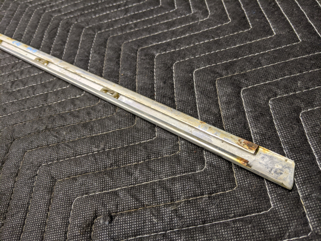 BMW E21 3-Series Lower Rear Window Molding Right Passenger 51361834170 - Image 8