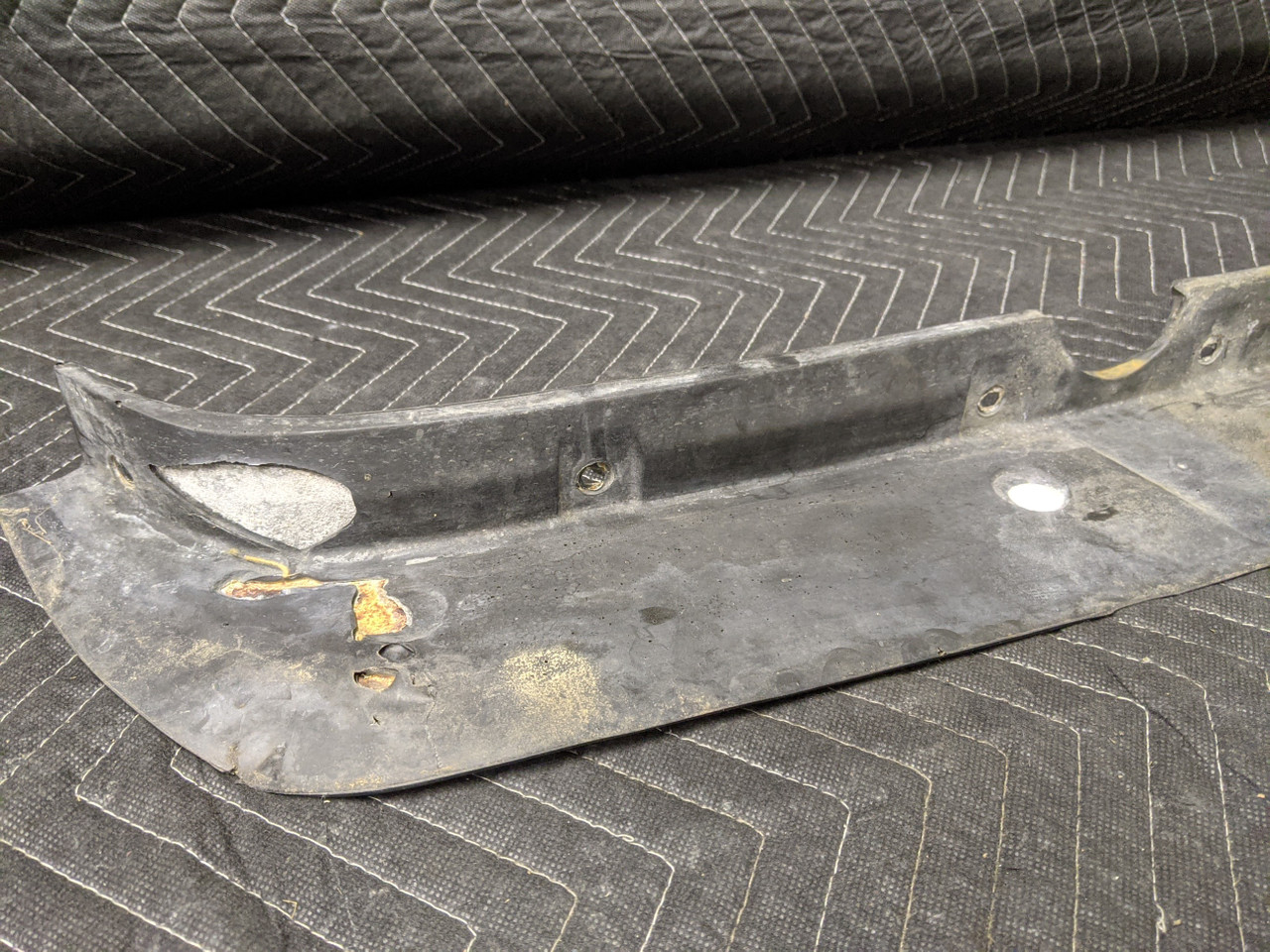 BMW E21 3-Series Front Bumper Cover Filler Left Driver 51111841055 - Image 3