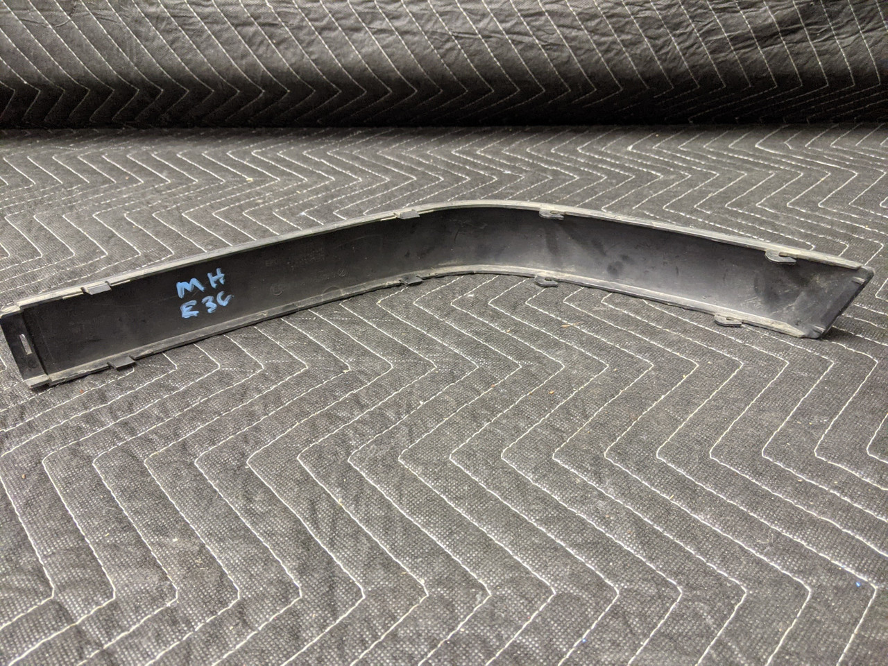 BMW E36 3-Series Front Bumper Impact Strip Right Passenger 51118146318 - Image 4