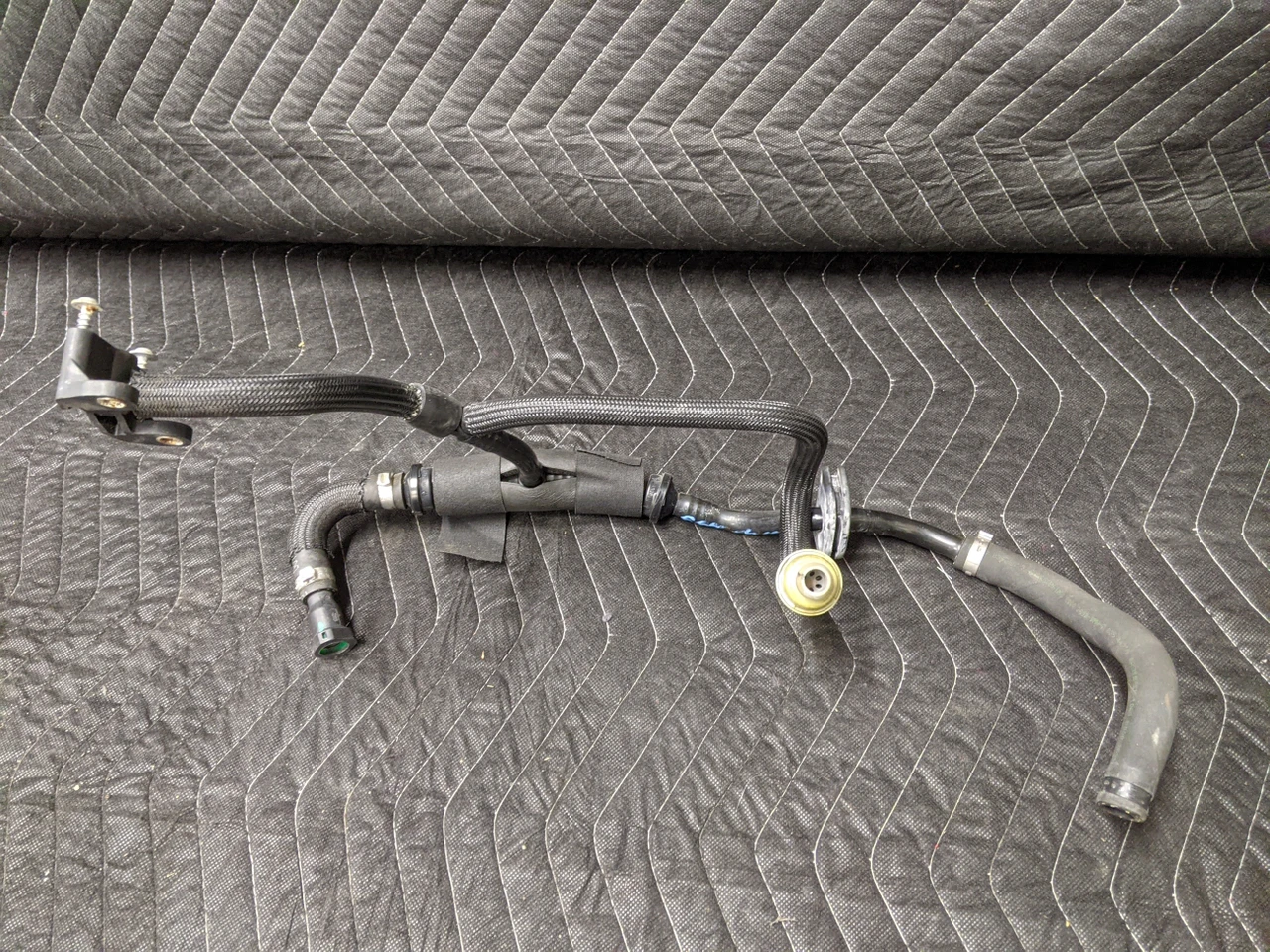 BMW E60/E61/E63/E64 M5 M6 S85 Vacuum Pipe 11617836997