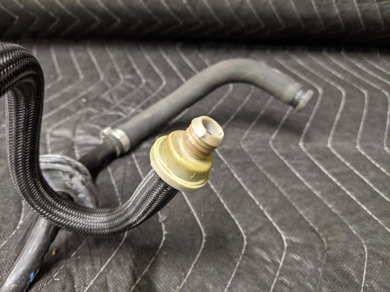 BMW E60/E61/E63/E64 M5 M6 S85 Vacuum Pipe 11617836997 - Image 4