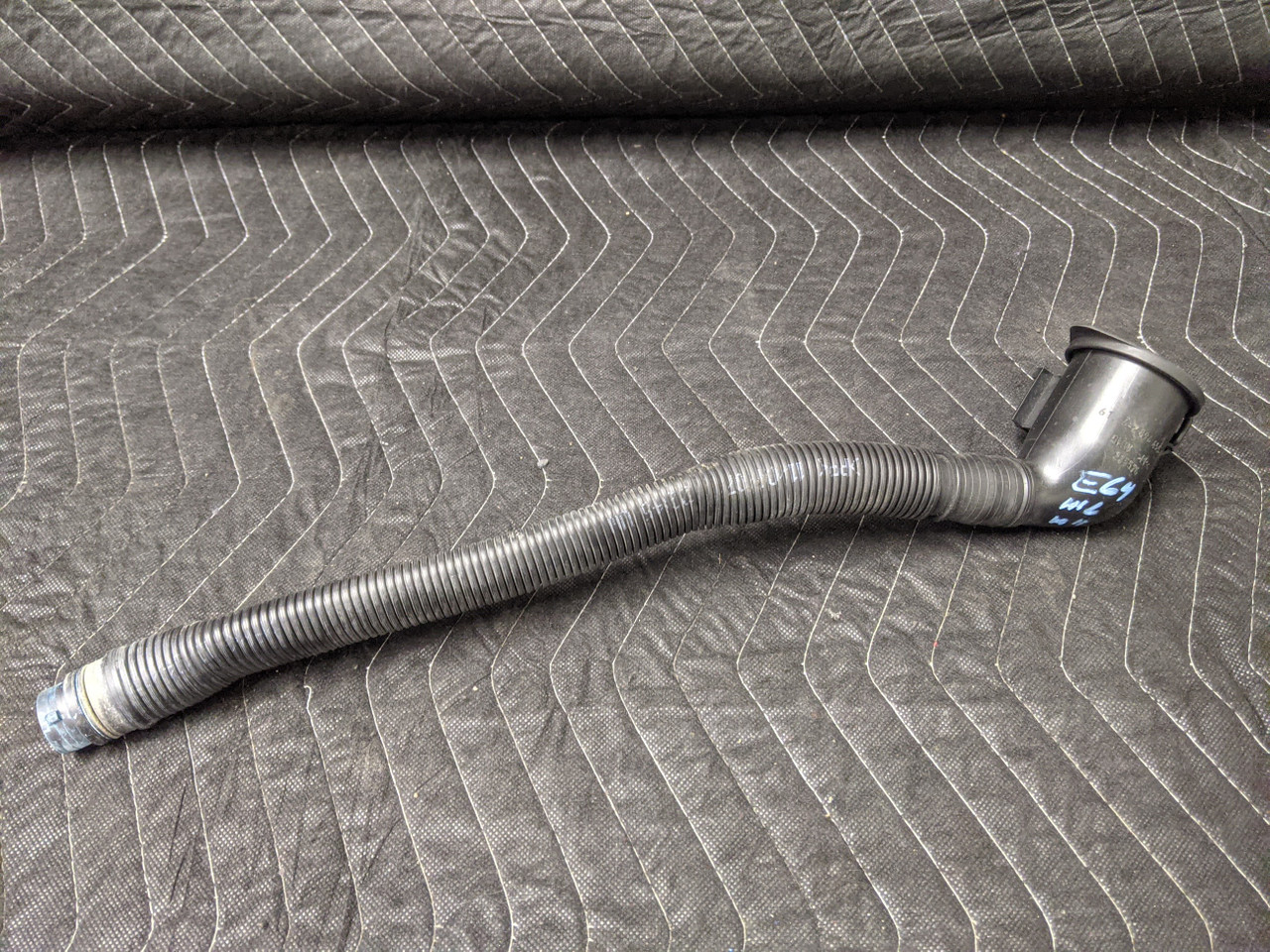BMW E60/E61/E3/E64 Windshield Washer Fluid Reservoir Filler Pipe 61667896455 - Image 2