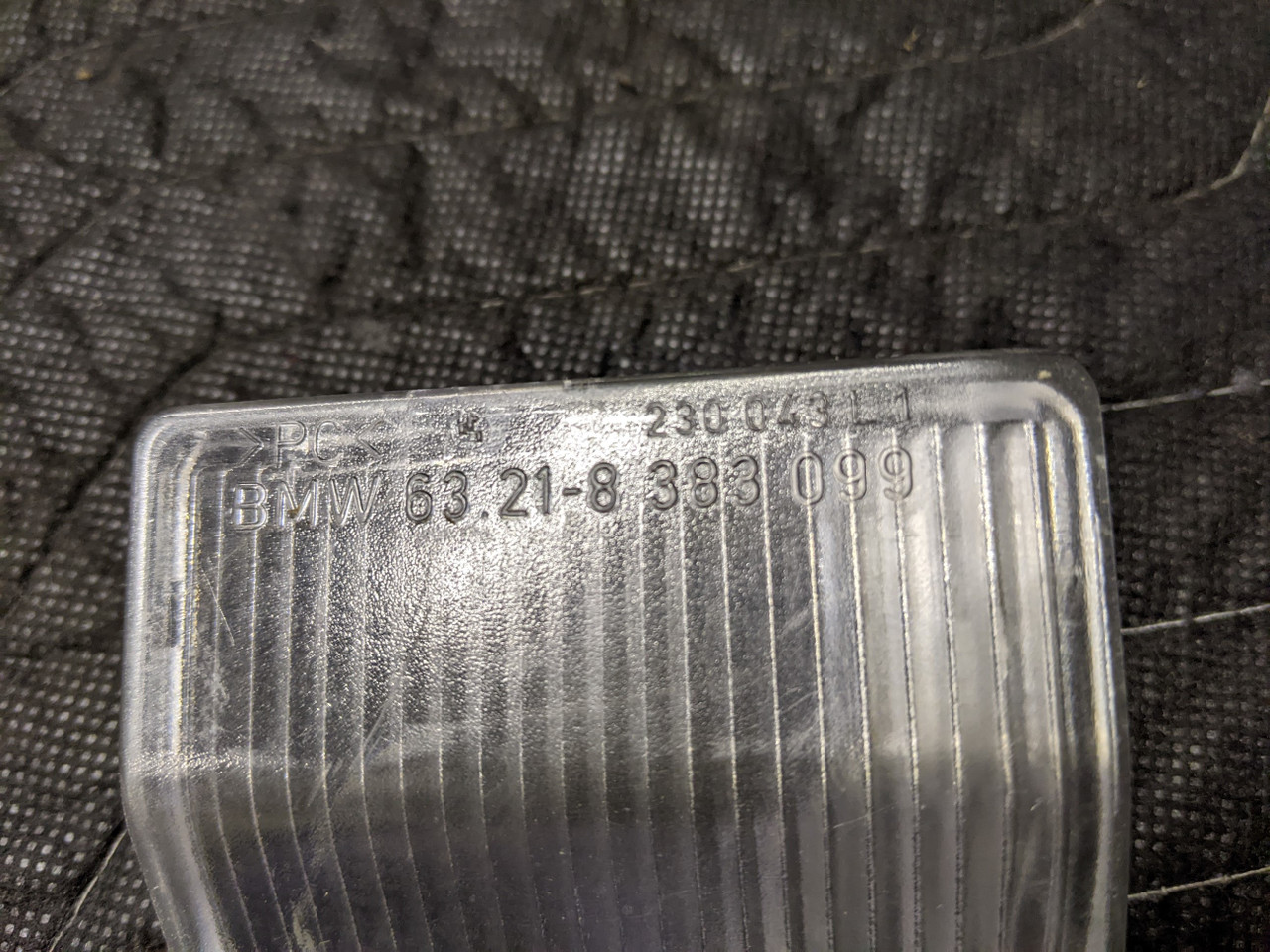 BMW E46 3-Series Rear Taillight Socket Lamp Cover 63218383099 - Image 3