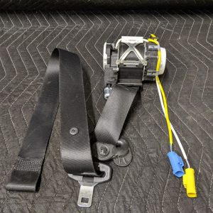 BMW E82 1-Series Coupe Front Right Passenger Seatbelt Upper 72112996152