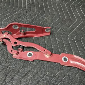 BMW E82 1-Series Trunk Lid Hinge Right 7166752