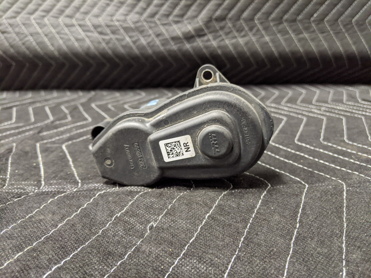 BMW F06/F10/F11/F12/F13/F25/F26 Parking Brake Actuator Right EMF 34216794618 - Image 4
