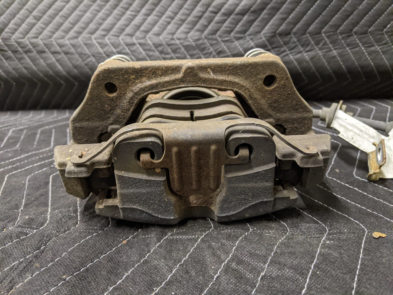 BMW E82/E88 1-Series Brake Caliper Front Left 34116776527 - Image 5